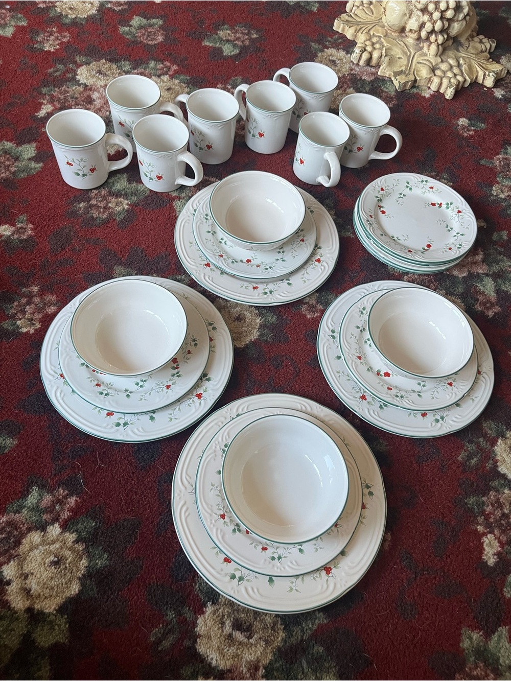 Pfaltzgraff Winterberry dish & mug set